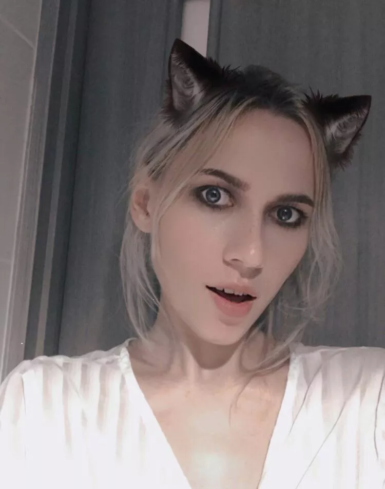 what did you show me that i'm so impressed? 😛👉🏻👈🏻