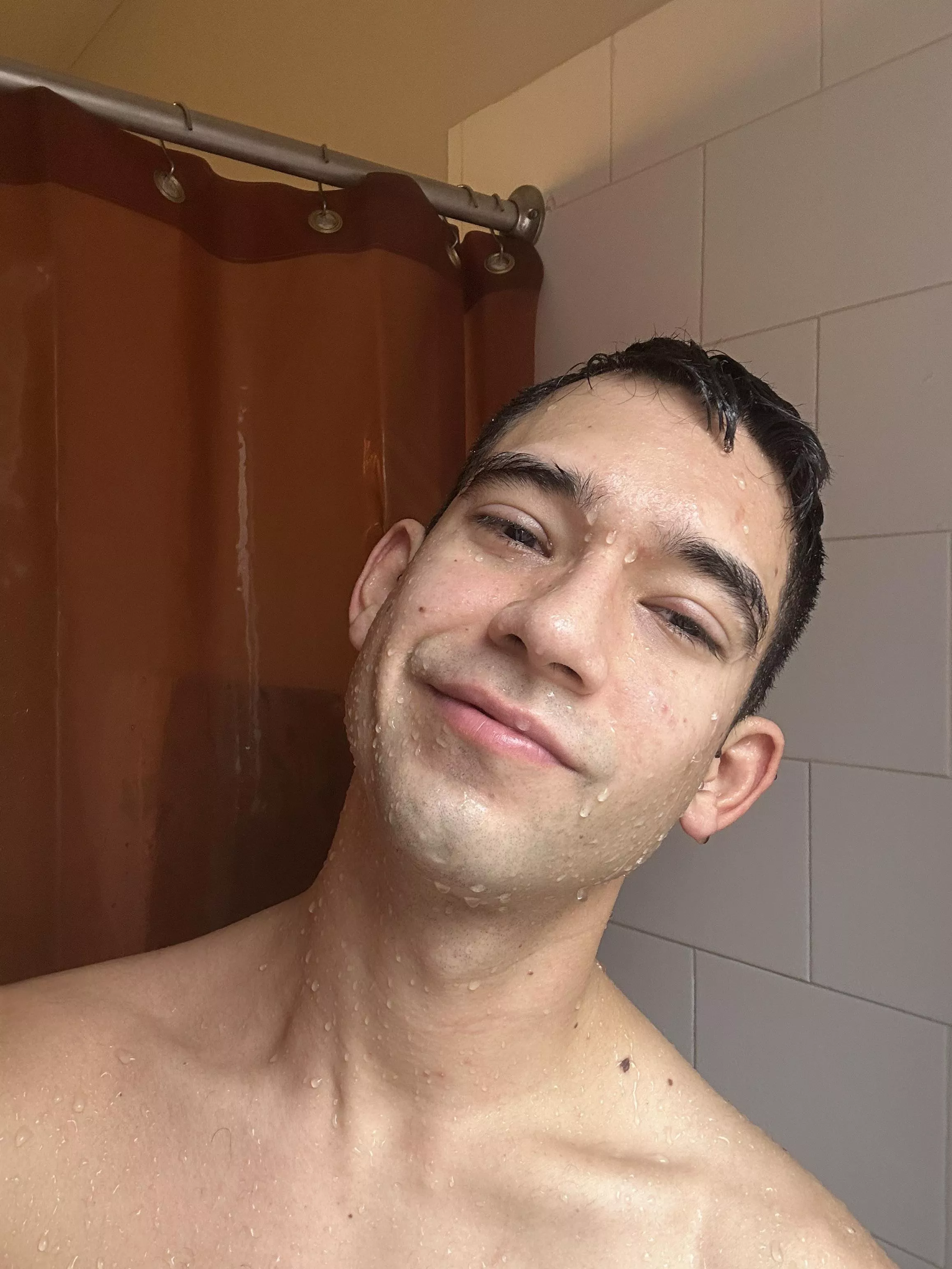 Yes to shower selfies. 34. CHI IL. Happy Monday, stay naked! Yes to shower selfies. 34. CHI IL. Happy Monday, stay naked!