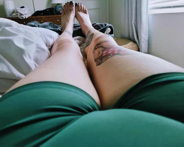 Yoga shorts make me lazy. Hope you all enjoy the view 😘😘