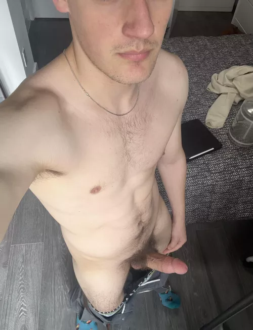 22M NYC slut me out… pms open ;)