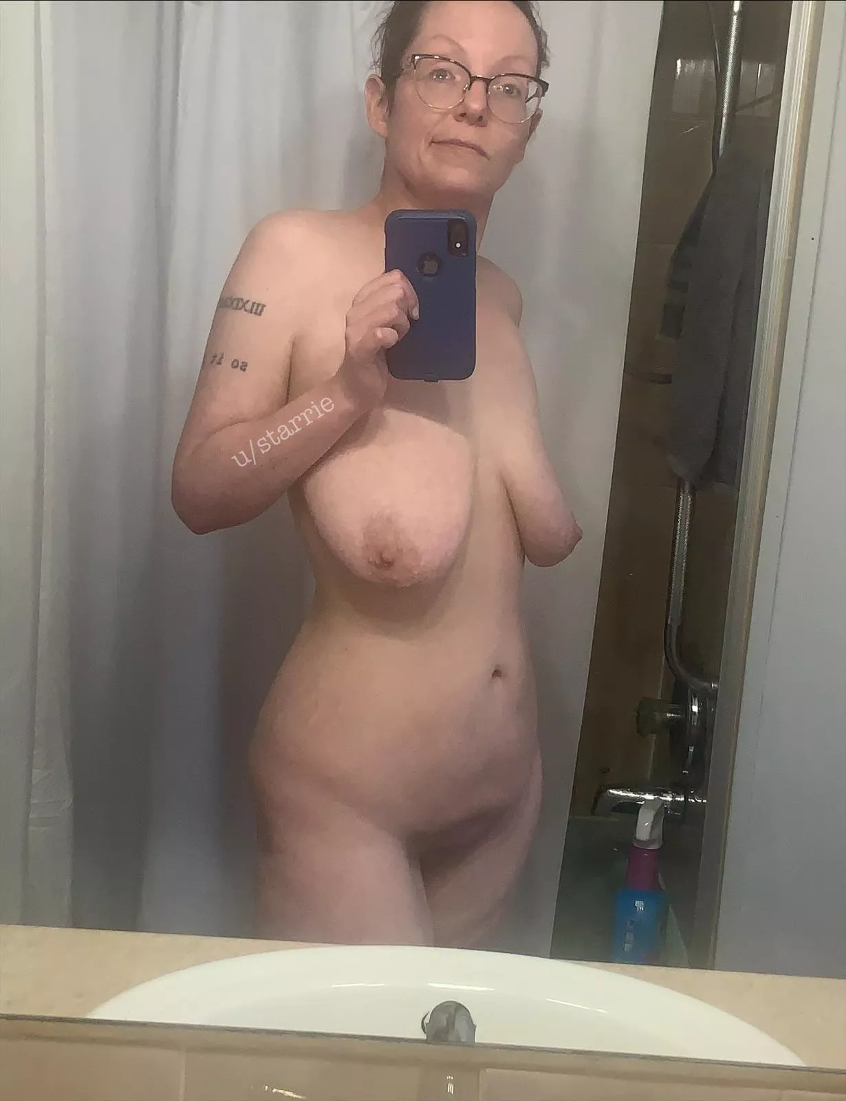 44 f 5’6 148 pounds! lost 80+ pounds, still dealing with body dysmorphia bs but I feel pretty good today!