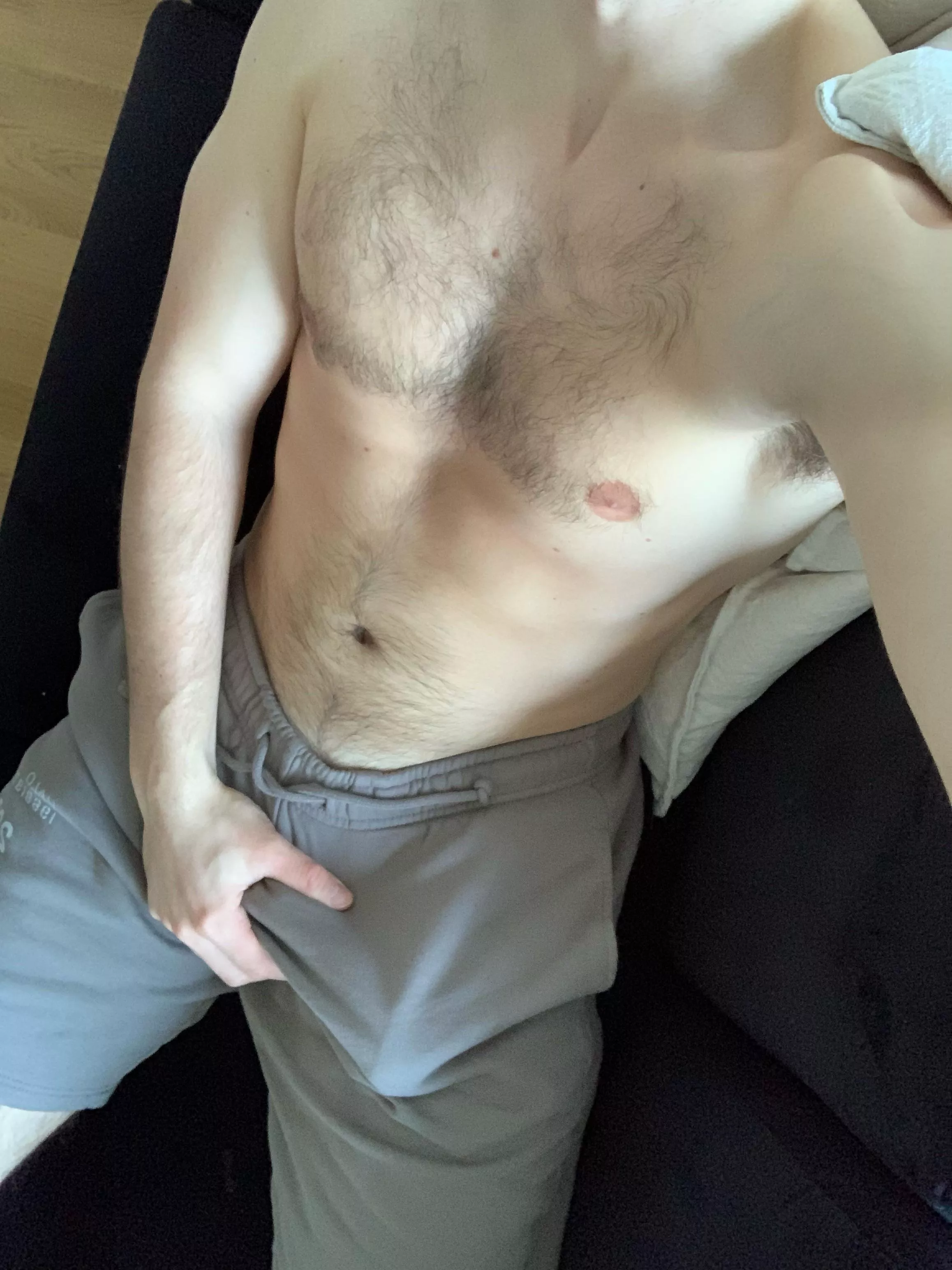 Any bulge lovers? Gay 27 here