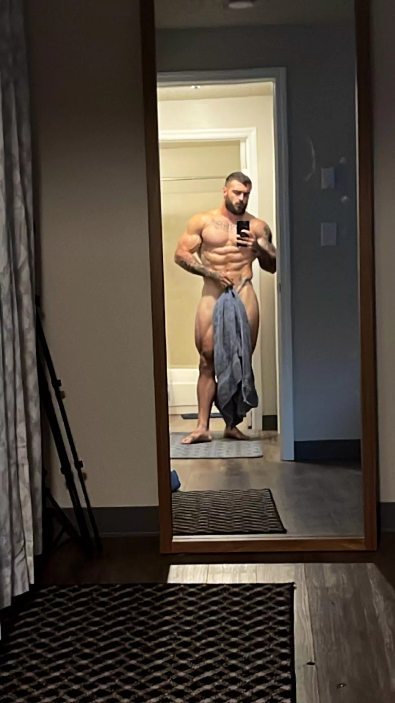 Come make me drop this towel😈