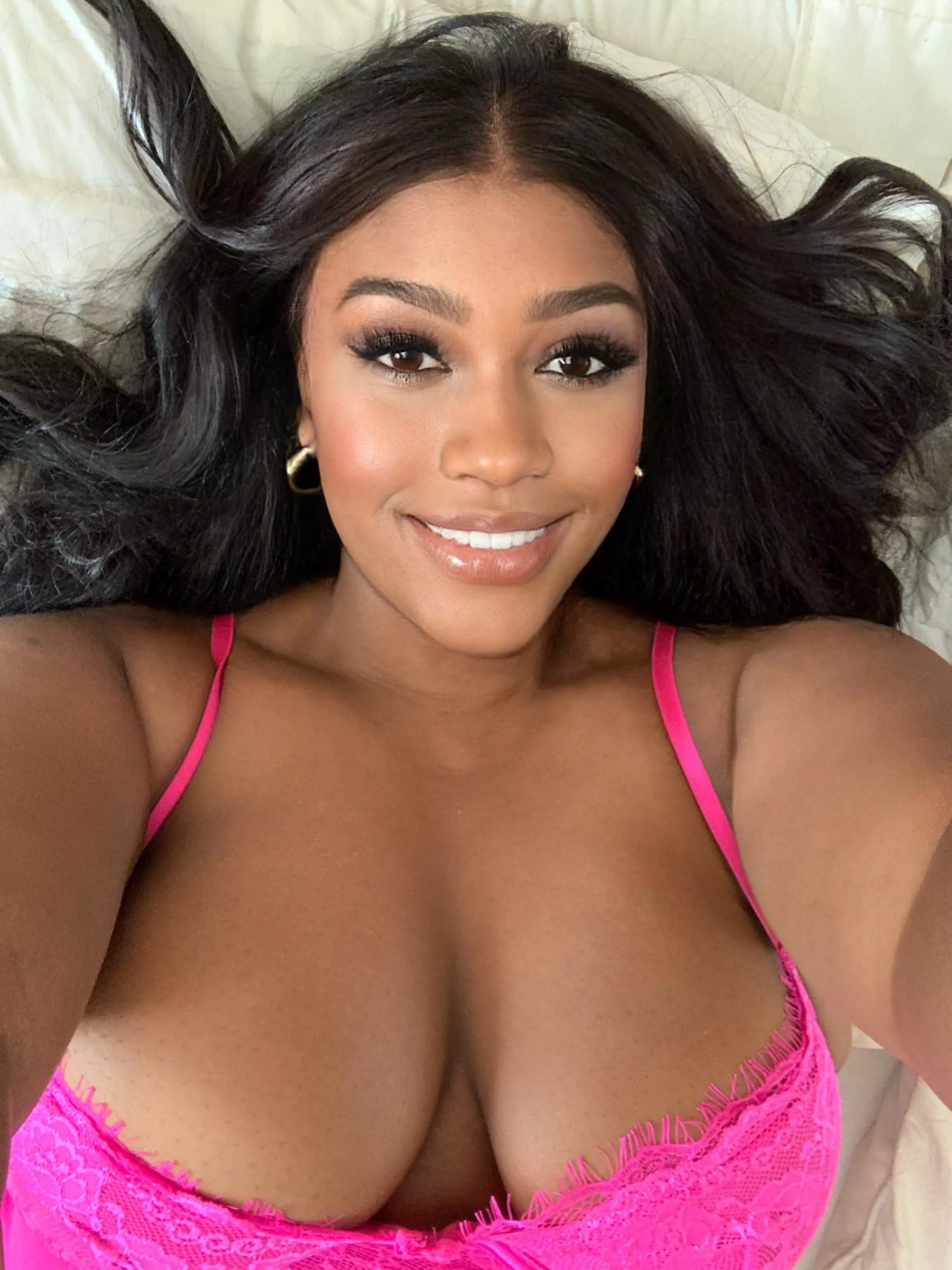 Did my makeup for class today!! now to pick an outfit!!👸🏾💕