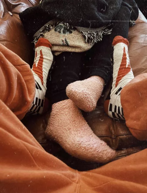 Getting cosy on our day off 😏 [?]