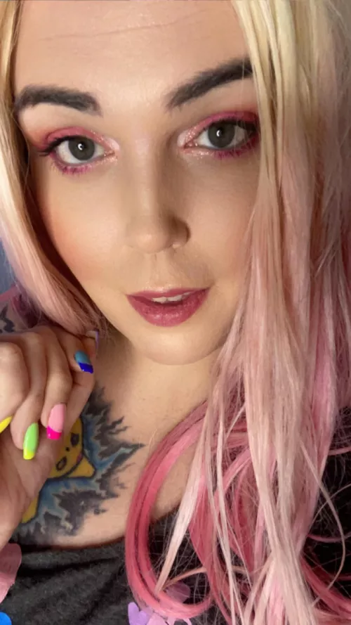 Happy Tuesday!! Hope everyone has a good day! 💖