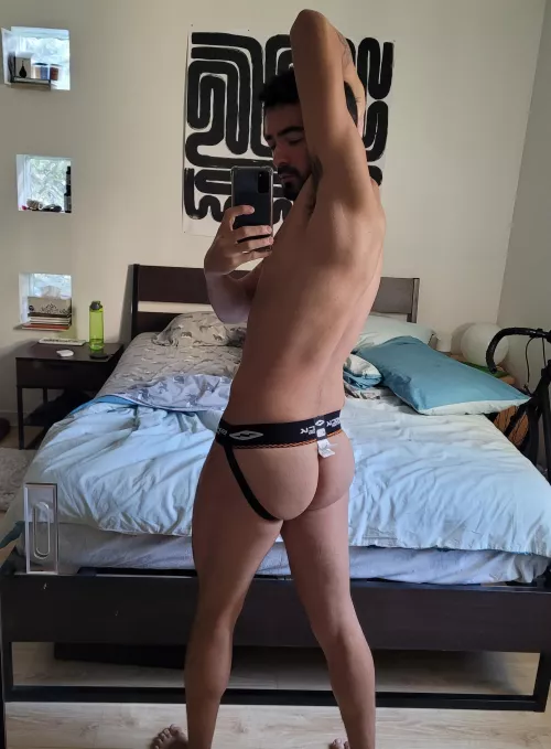 hey bro help me take the tag off my jockstrap?