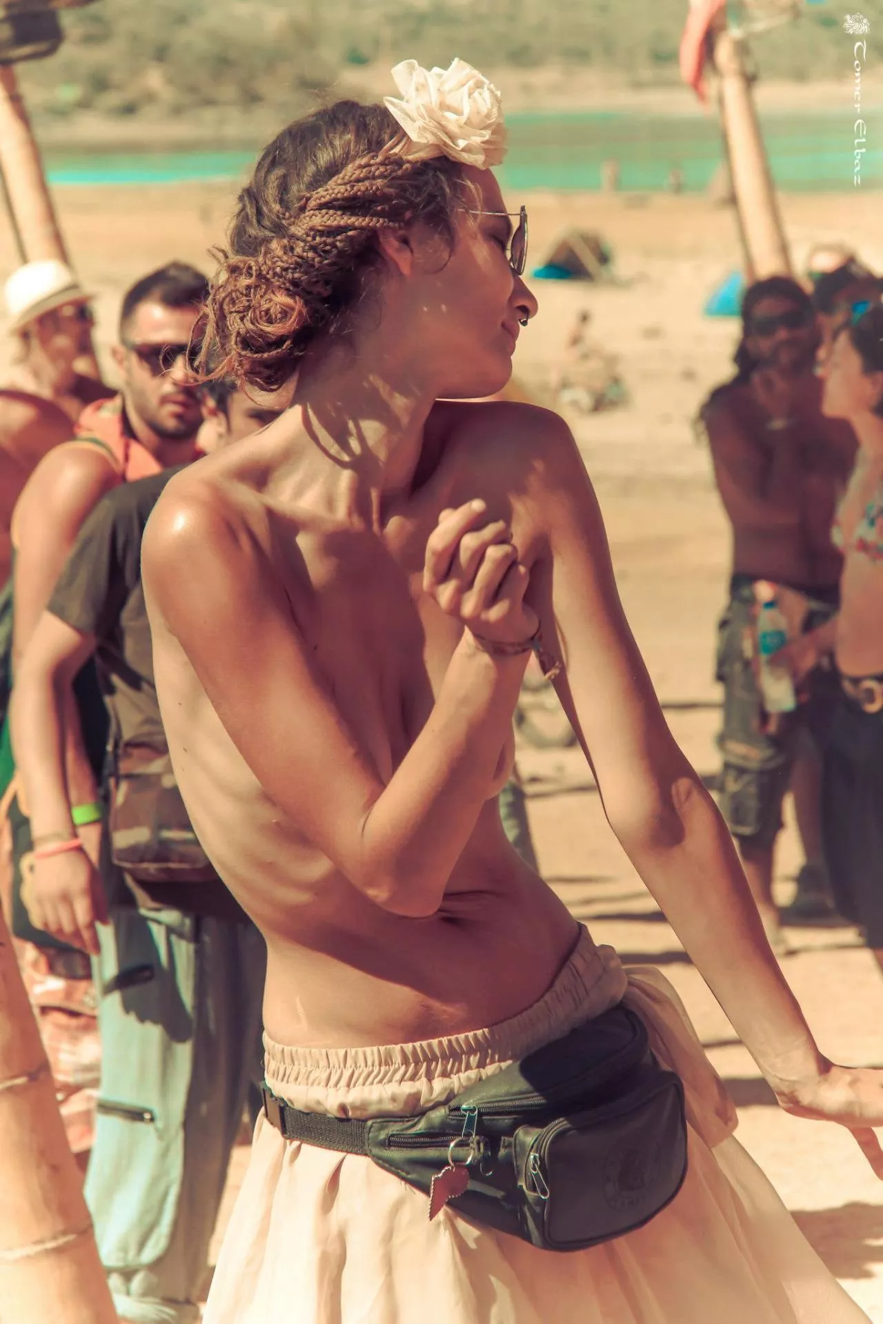 Hippie Chick shaking