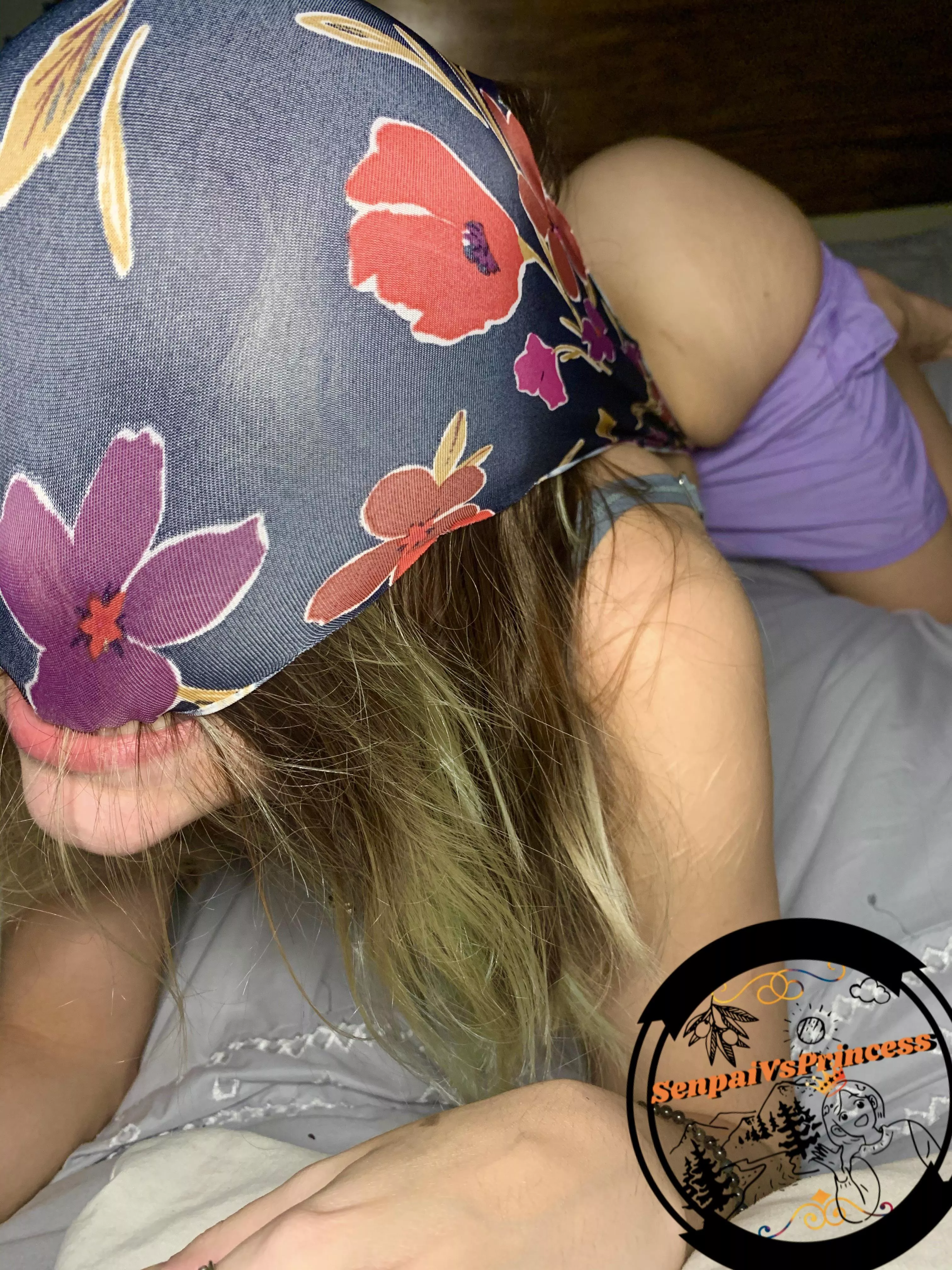 Hold the Atomic Babe🍒