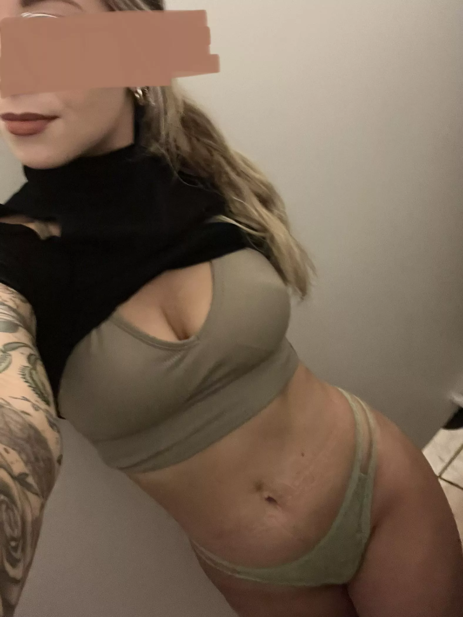 I couldn’t help myself… my *potential* bull was horny and I was at work 🫢