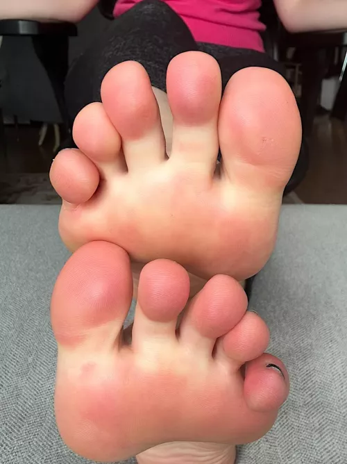 I hope I’m not too late to wish you a happy Toesday!