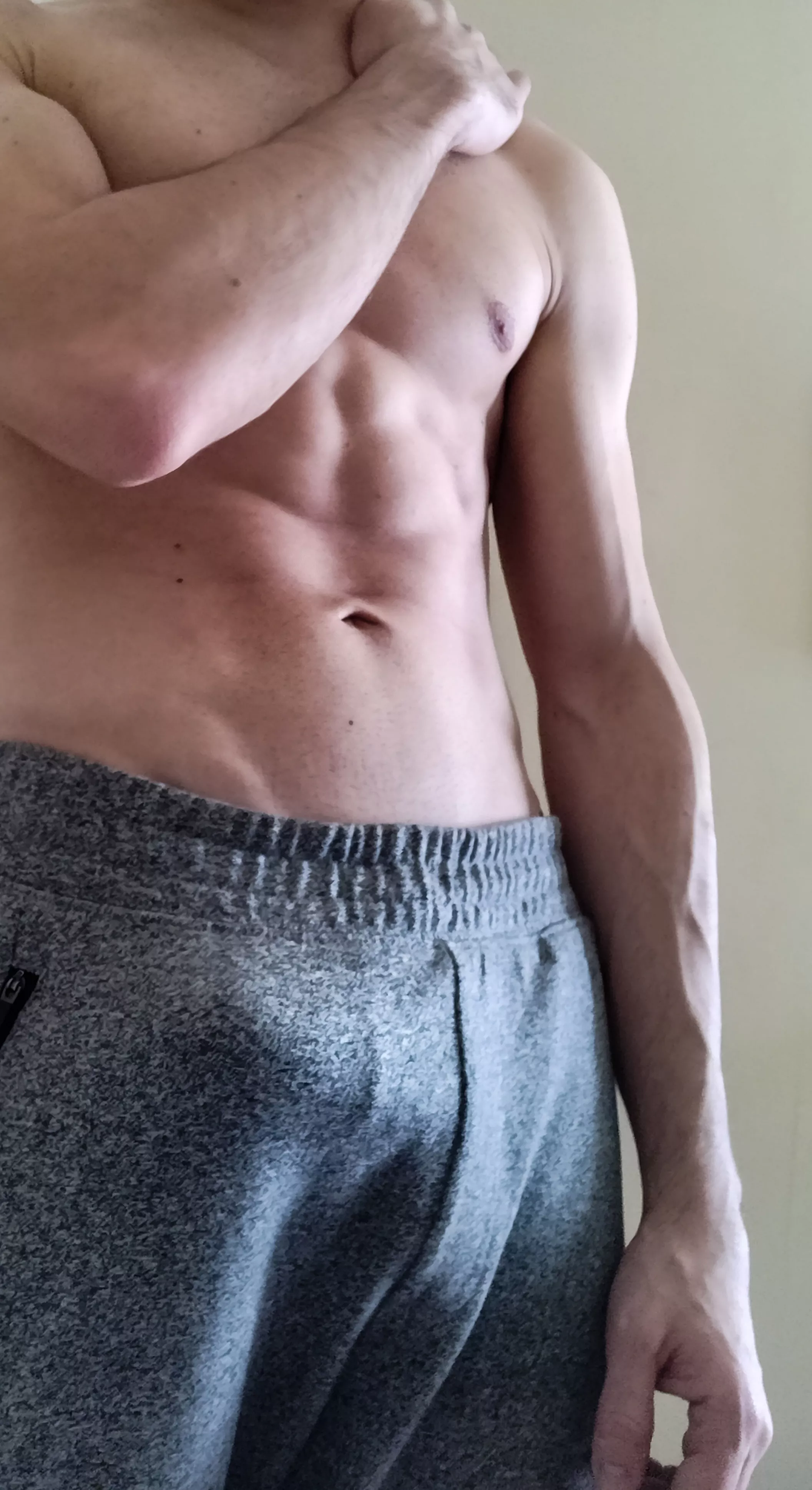 I love gray sweetpants