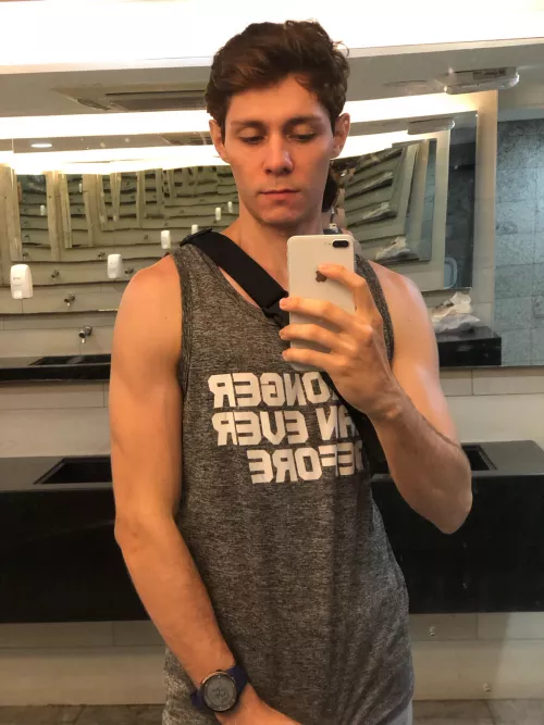 I love the mall mirror