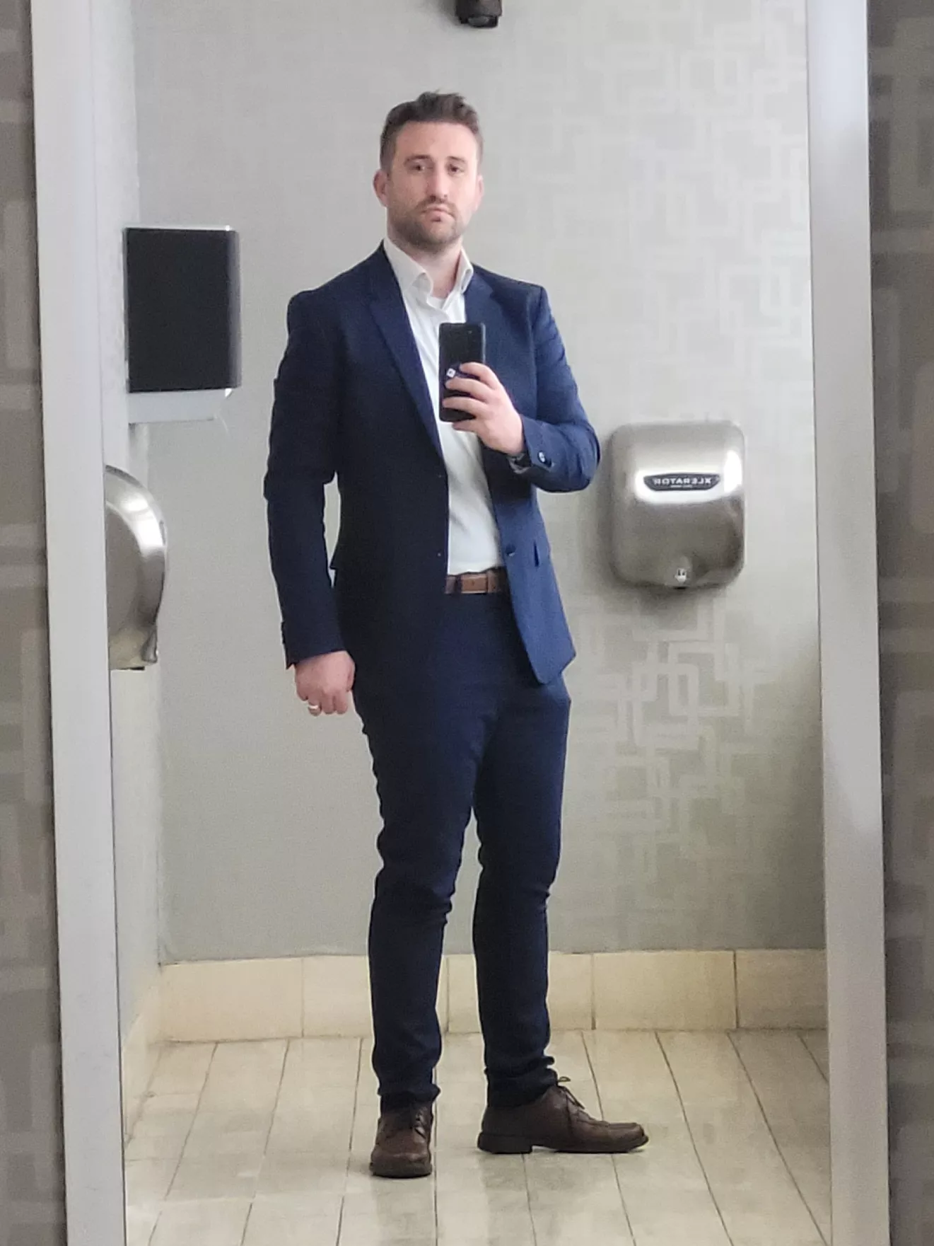 I thought the lights were pretty flattering in this public restroom 🪞 I thought the lights were pretty flattering in this public restroom 🪞