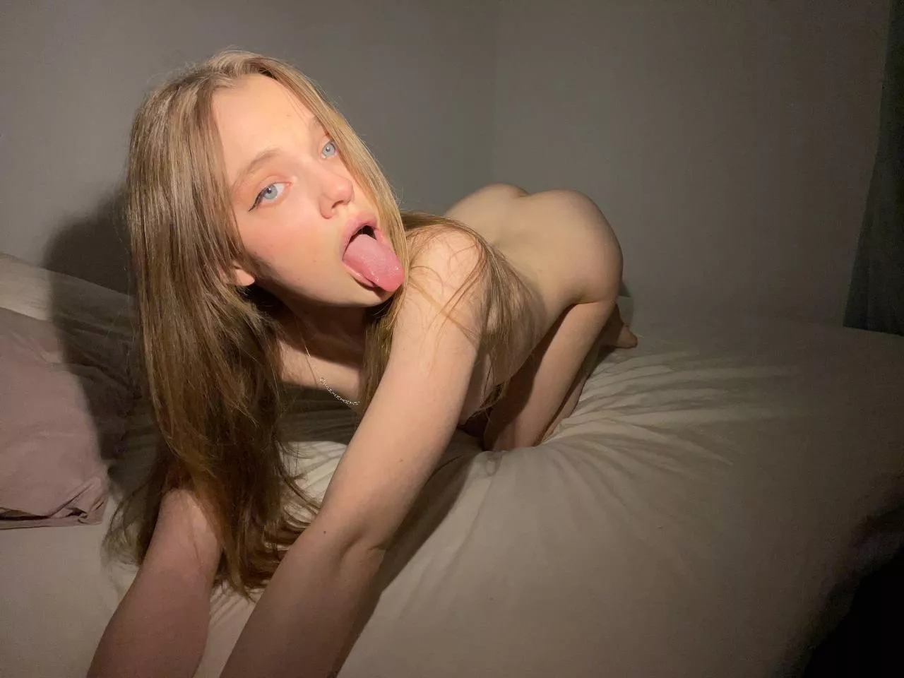 I want to lick your big balls :)