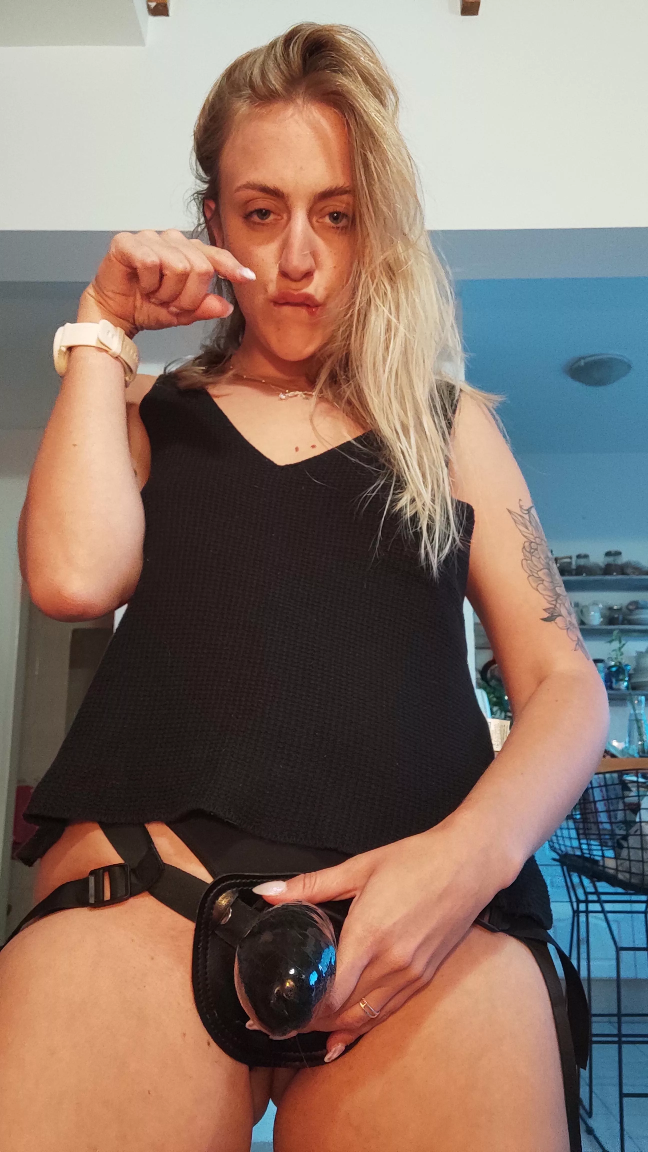 It looks good on me, doesn't it?