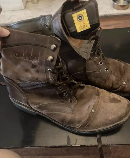 I’ve never seen caterpillar boots before does anyone know what there called or the year they were realised