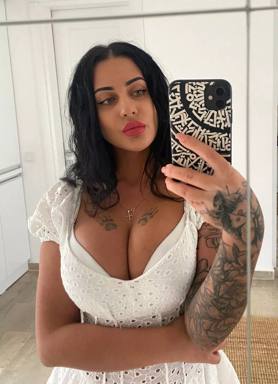 My tits are so ready to jump out of this dress