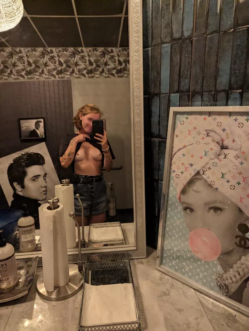 she likes what she sees😂