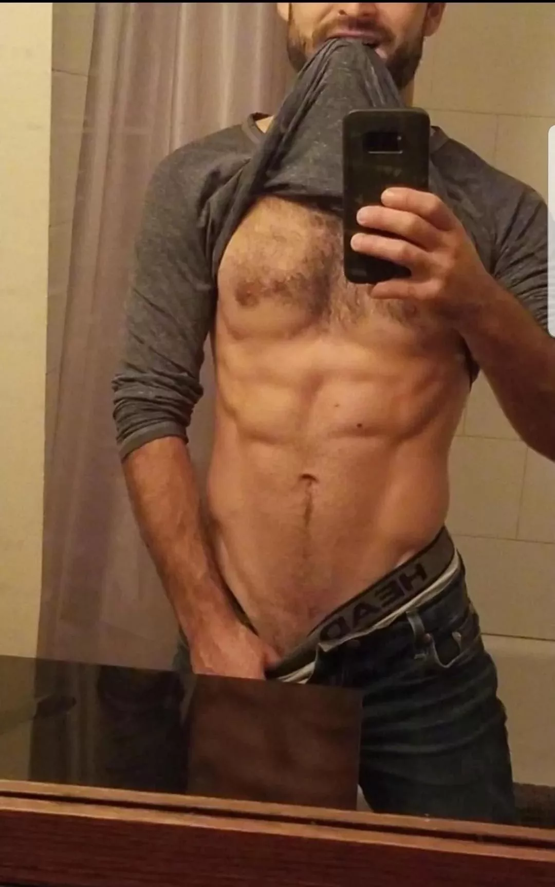 These clothes really don't wanna stay on my body today...