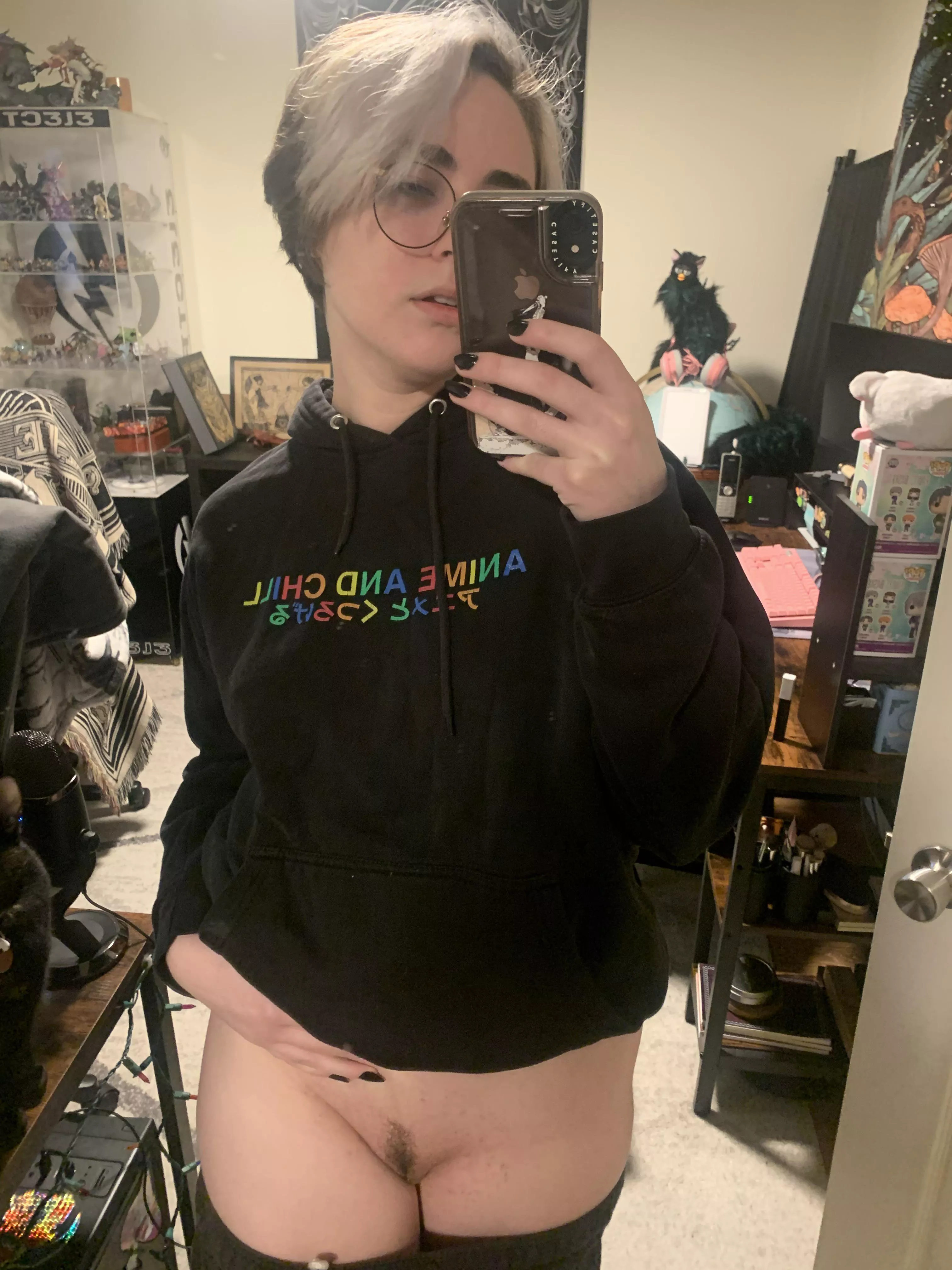 This goth babe just got waxed, do you like the little strip?🖤💀