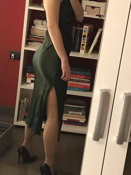 This match of heels and dress seems sexy (f)