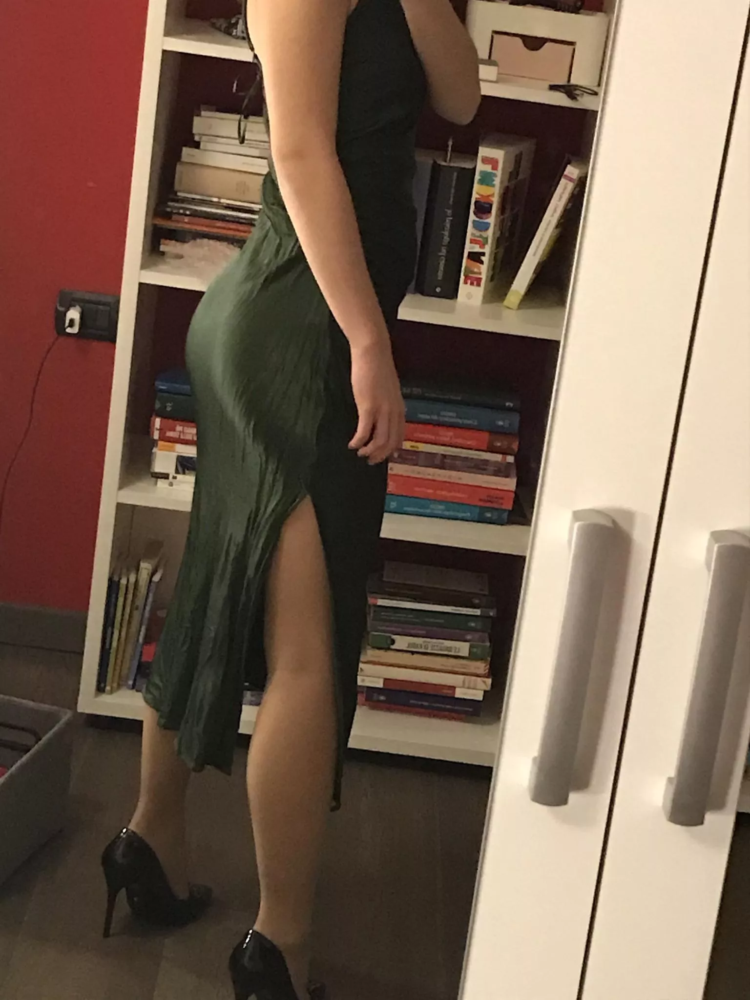 This match of heels and dress seems sexy (f)
