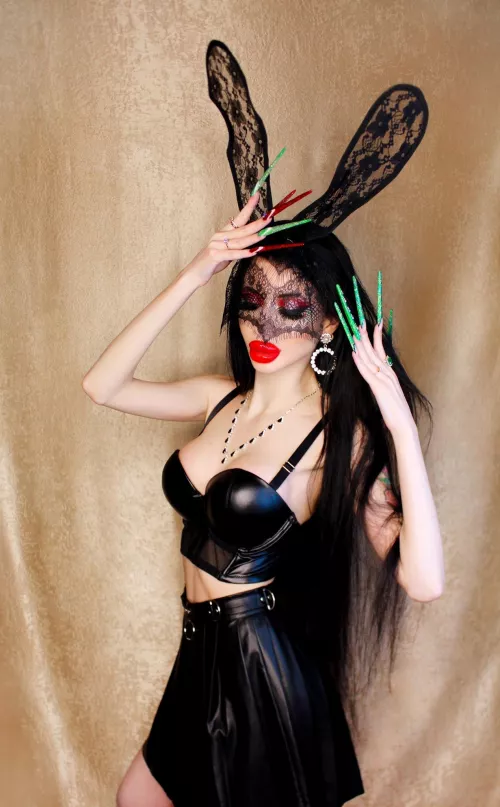 Totally black leather outfit