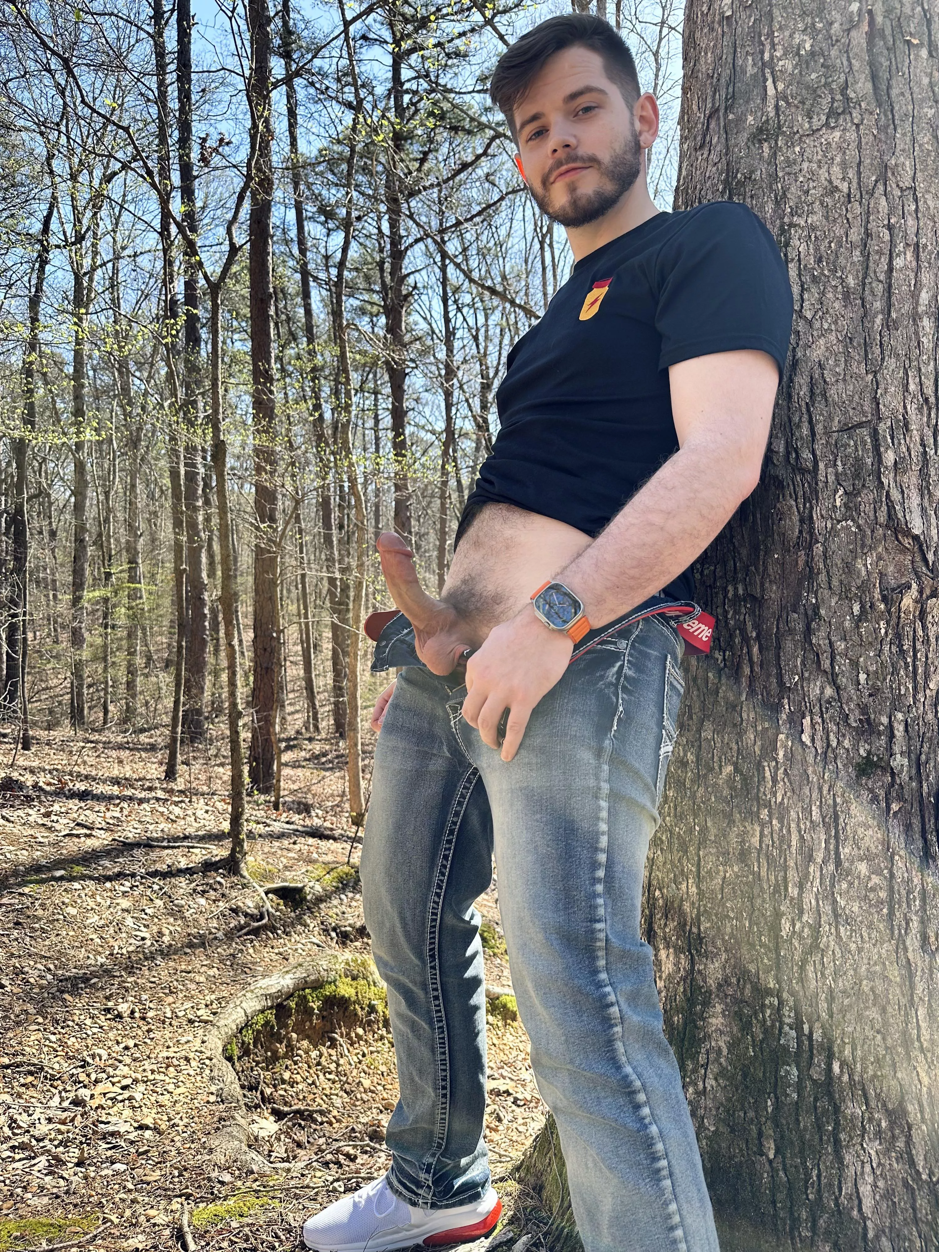 who wants to go on a hike with me?😈 who wants to go on a hike with me?😈