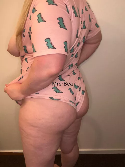 Would you fuck an Aussie in her pjs?