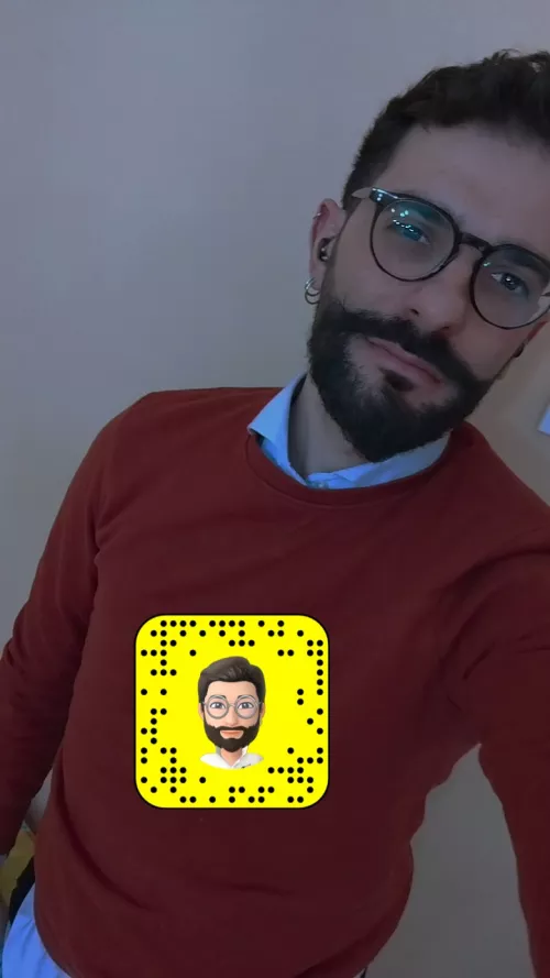 29 Italian dude wants to trade and have fun. must show face. write me here or on snap@henrygray17