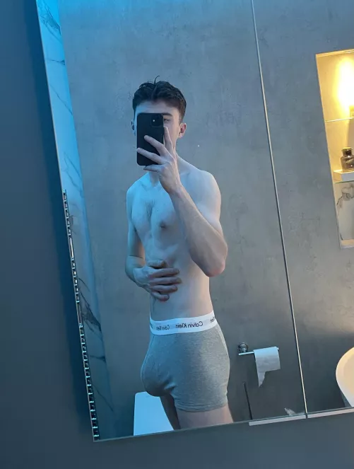 Boxers are so restricting 😒