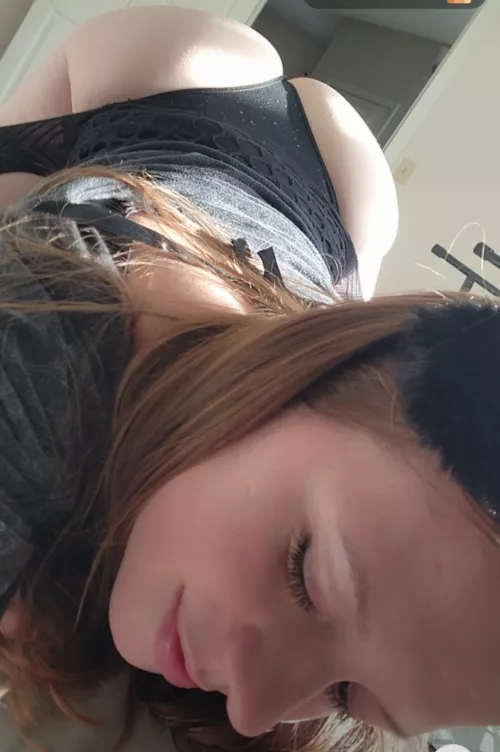 Hi beautiful people (: (@lilraysunshine) [chaturbate]