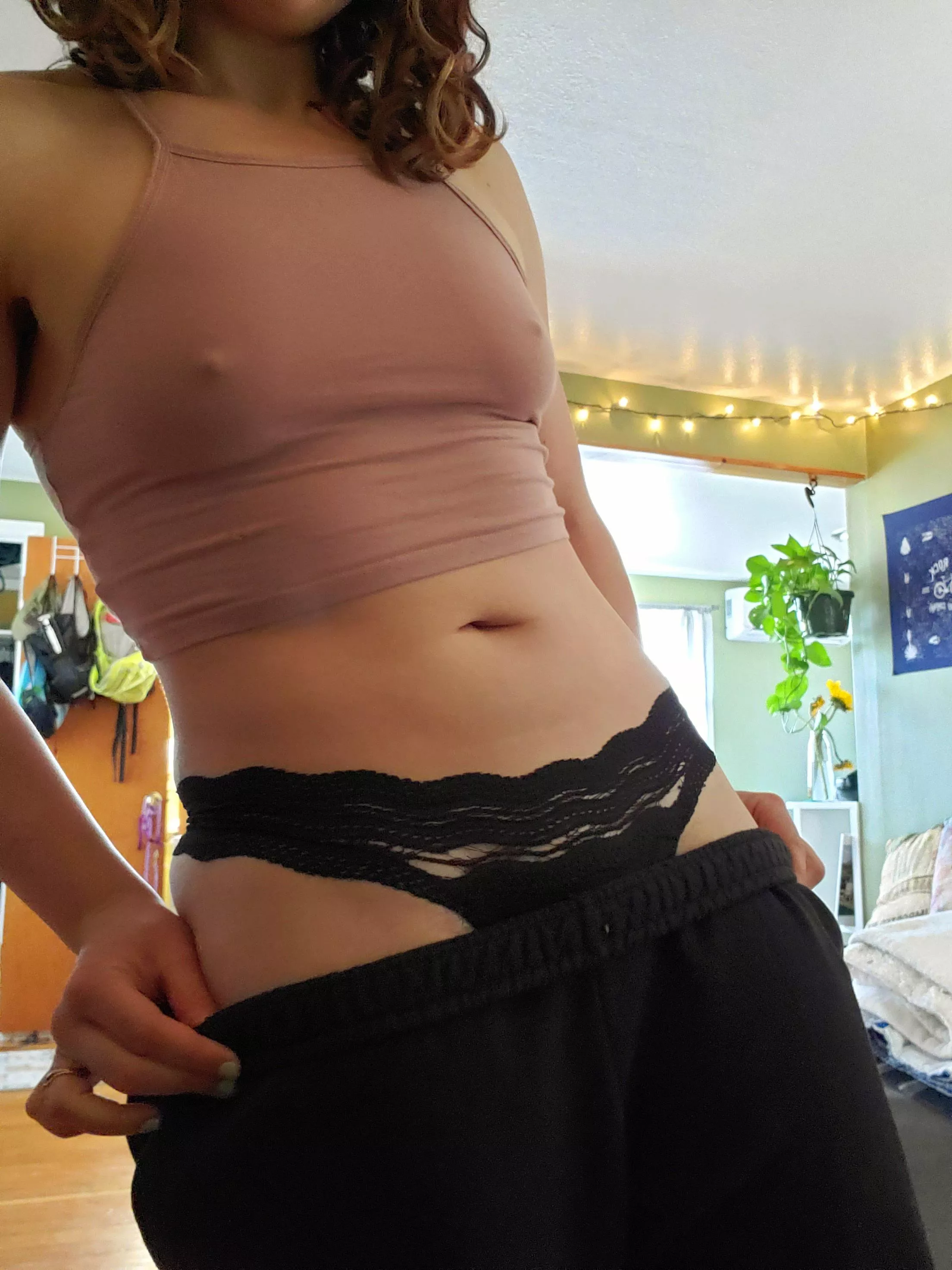 hubby spends so much time looking at other girls on here, It's only fair that I spend a similar amount of time posting 😇 nsfw [f]