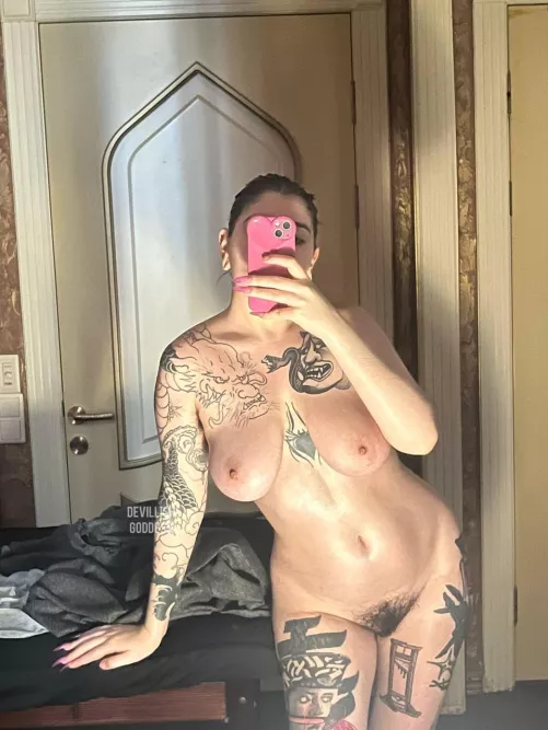 I need someone's face underneath Me