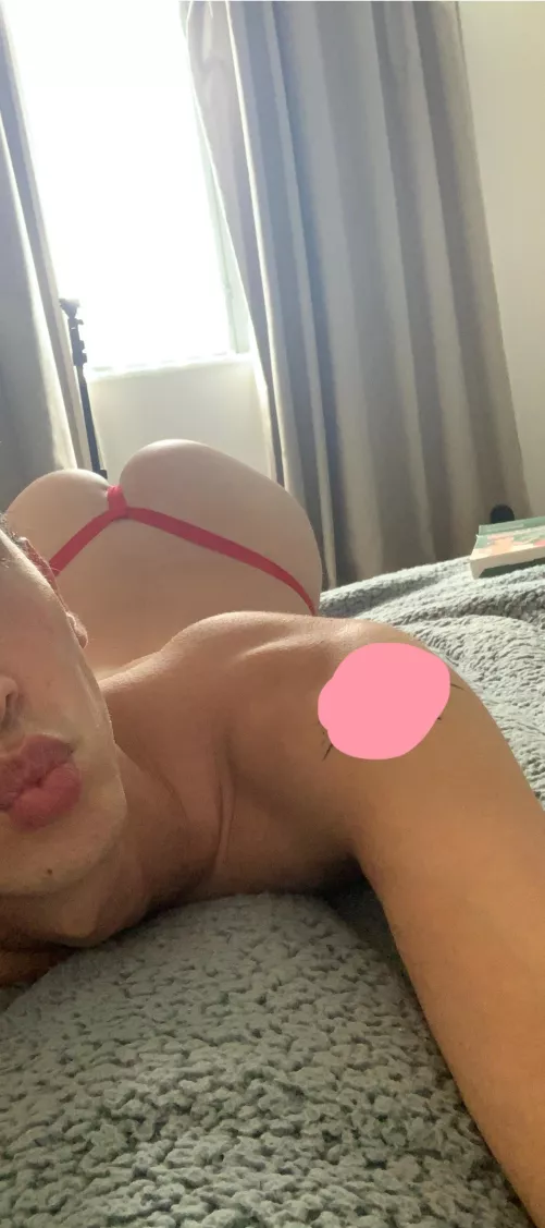 Looking for a hung straight guy to hit this