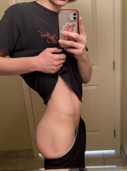 Looking for someone to DM with (20)