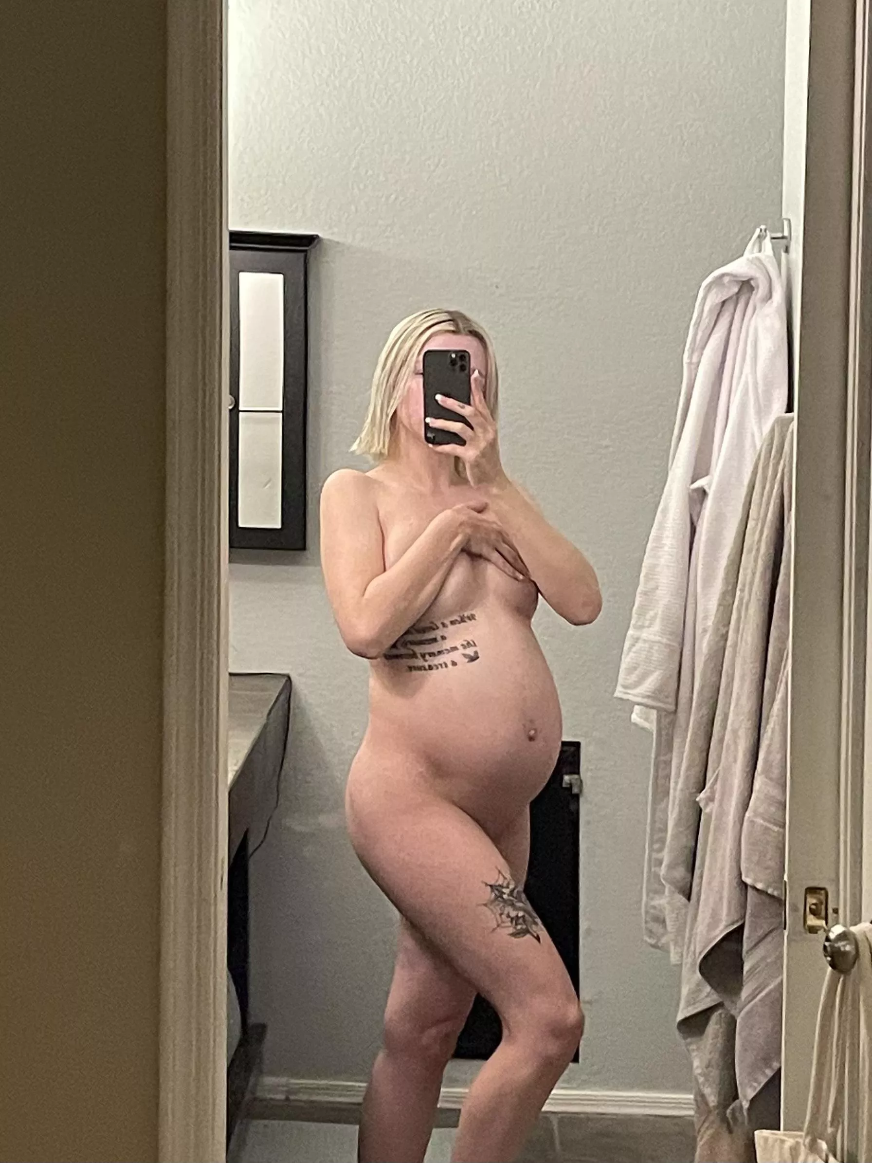 mornin from your fave milf 🖤