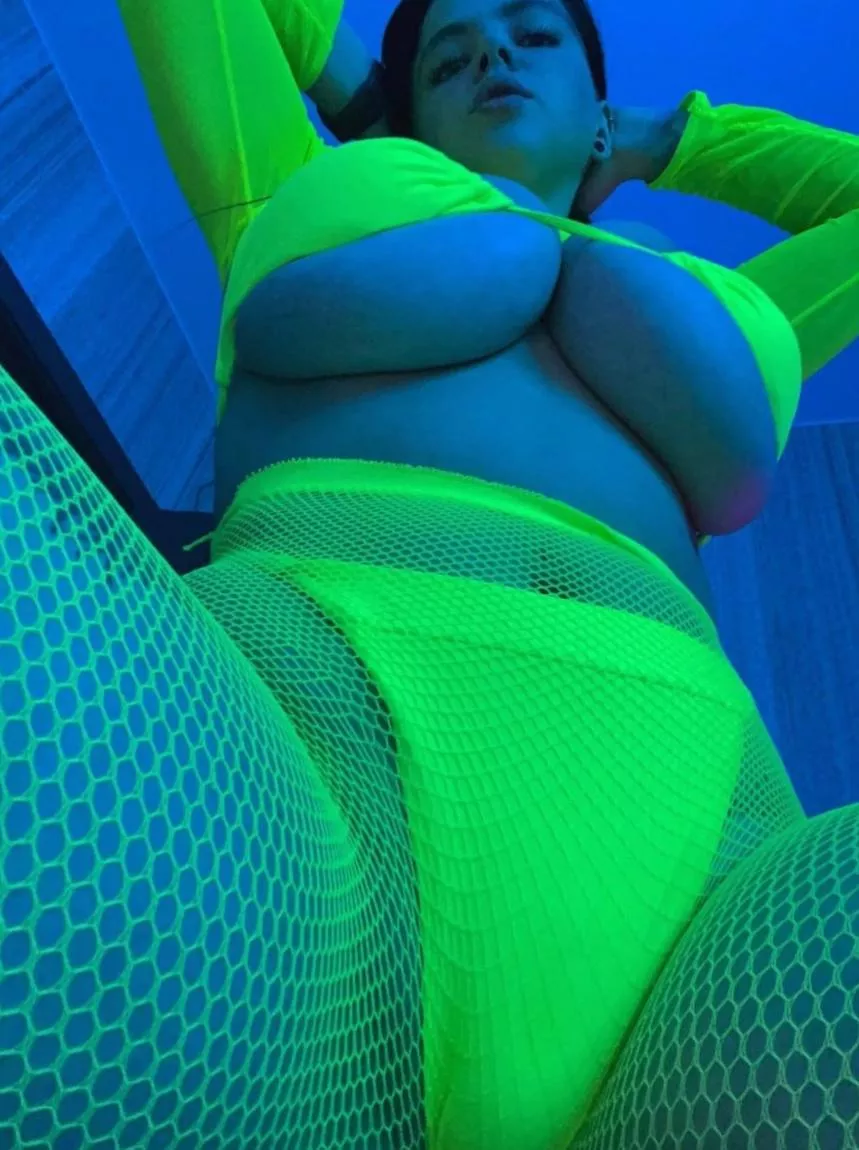 sex is more interesting in ultraviolet color