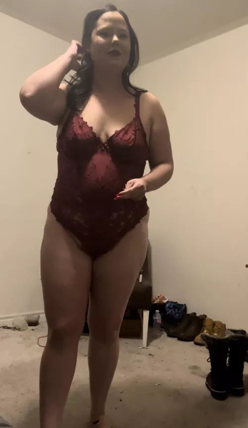 The last guy pumped, dumped and sent mommy home in an Uber then ghosted. Maybe it’s the ring💍