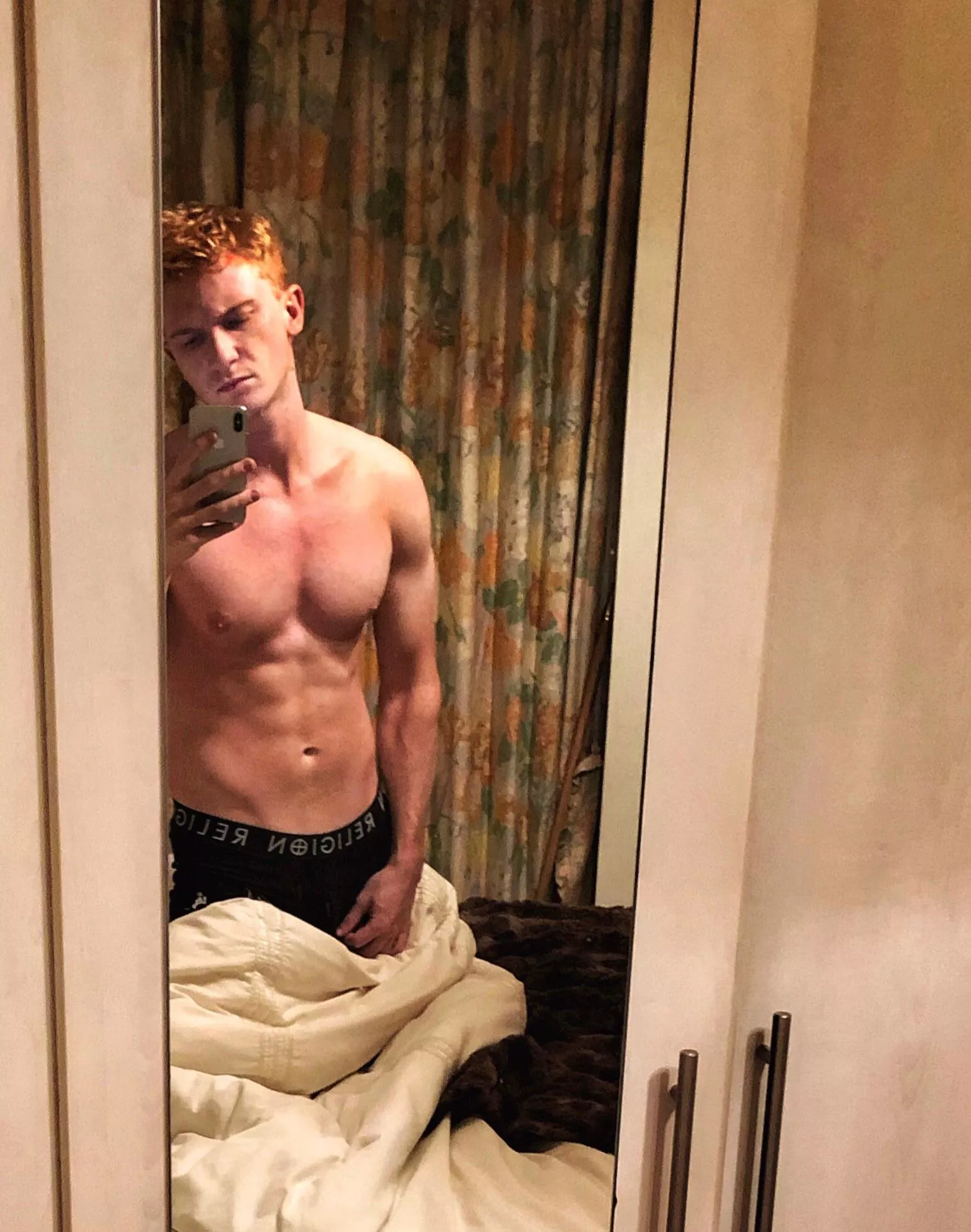 What’s better than a dominant girl? 😈