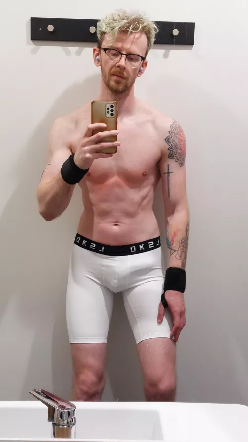 Why I need loose shorts over my base layer at the gym