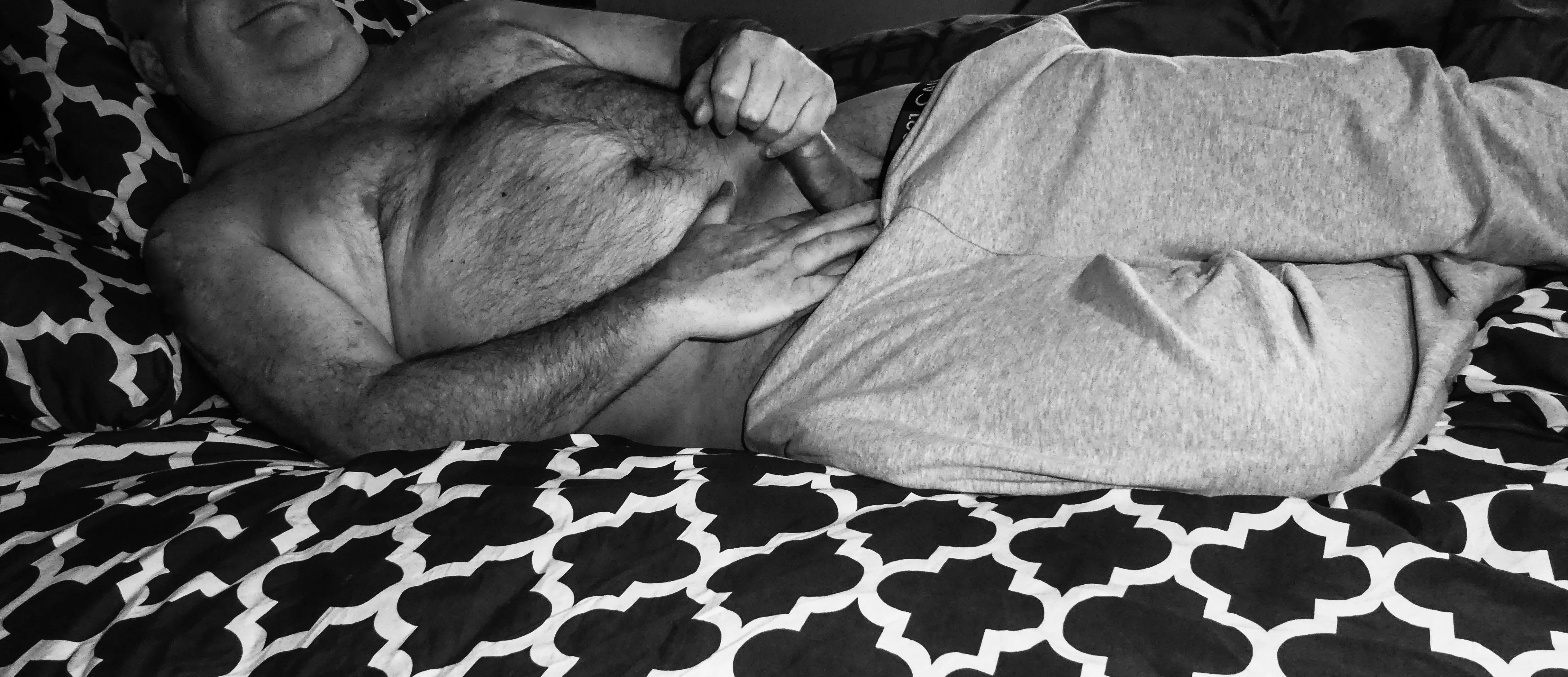 Commando Comfy Stretching Out In Soft & Cozy Sweats 👍😁