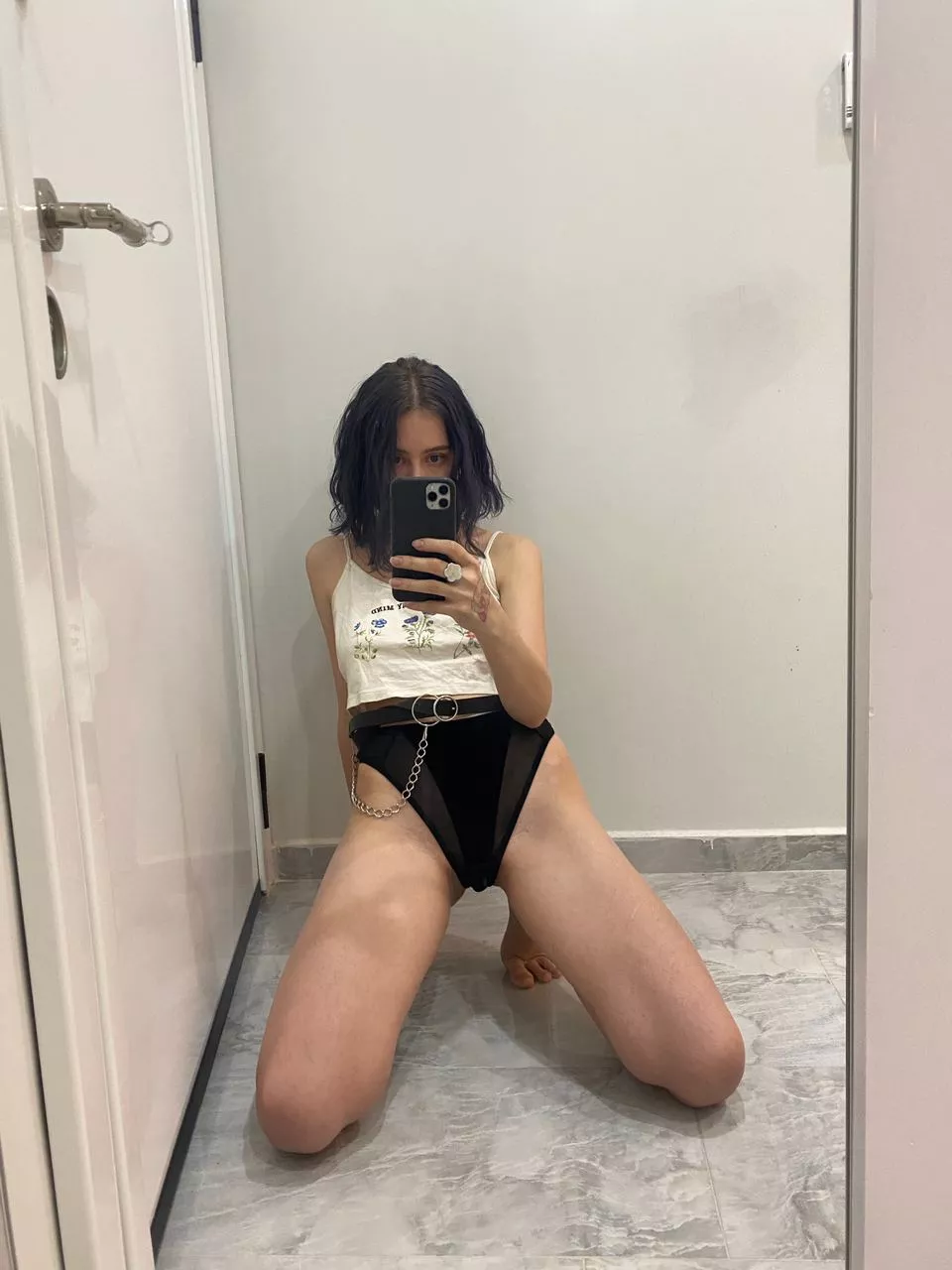 First time changing room selfie... don't judge hard...