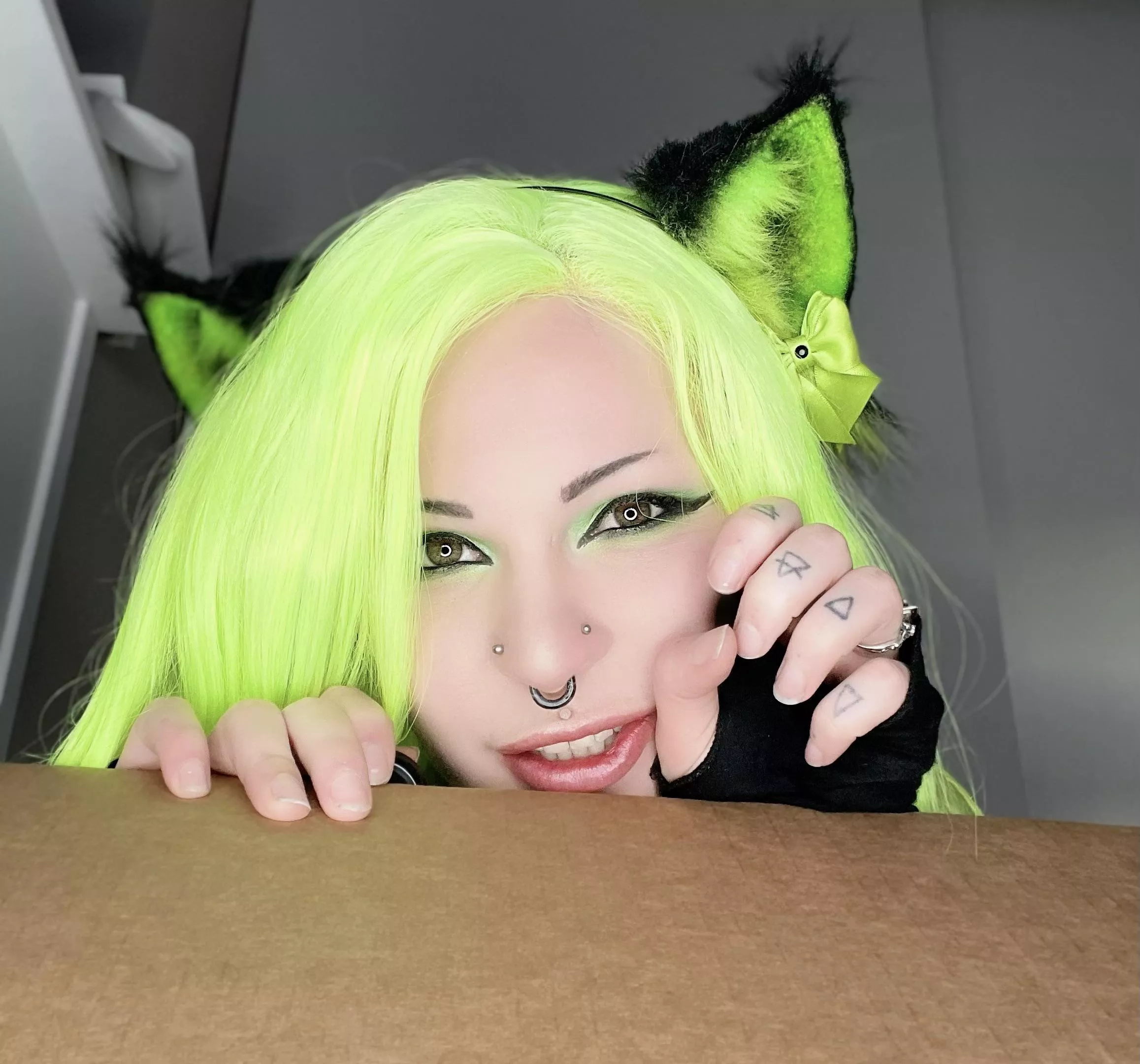 Kitten wants to play :3