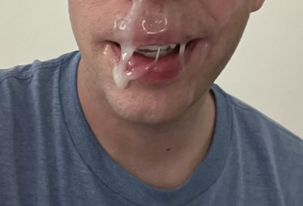 Love a massive load on my lips 🤤