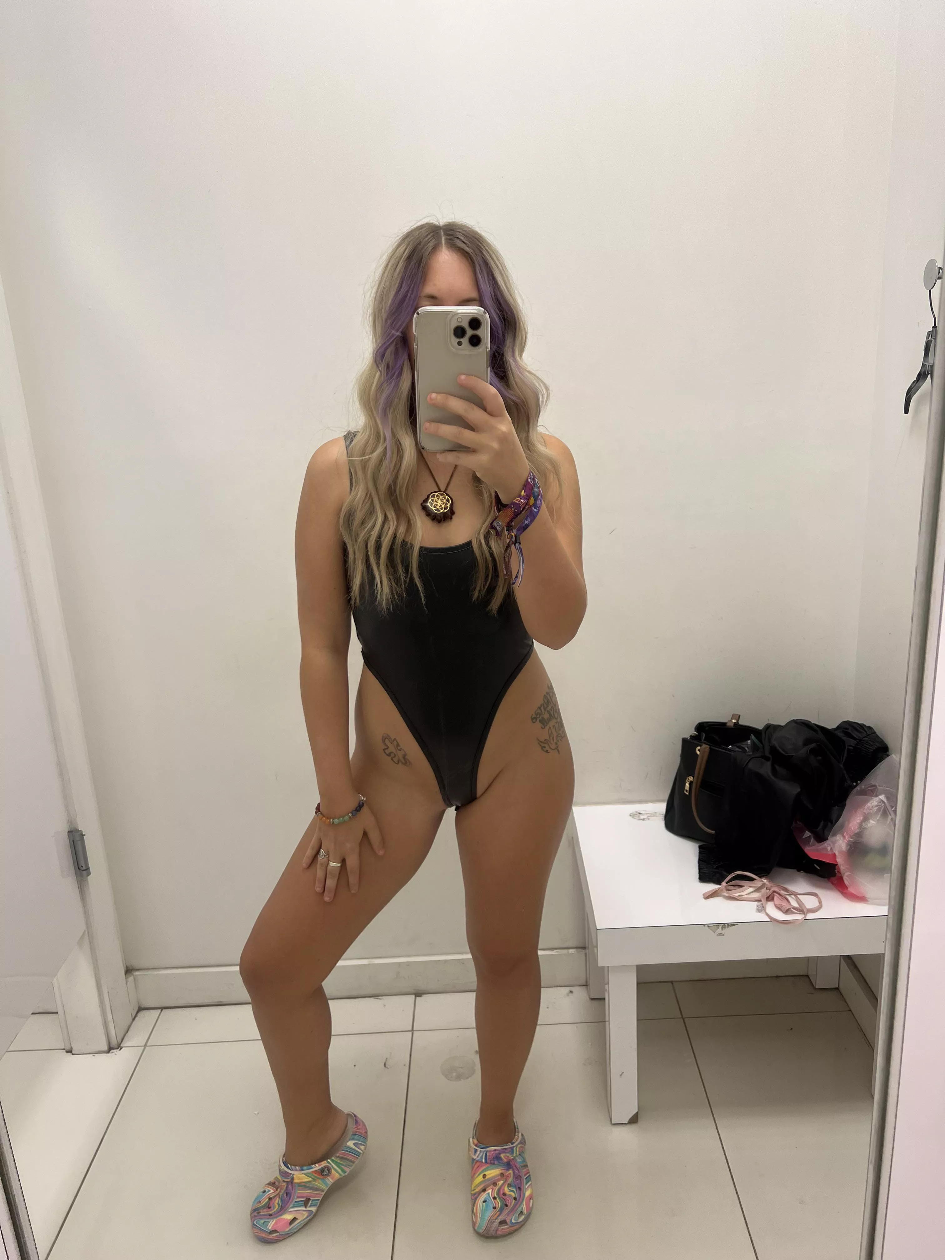 My lips never fit in my suits 👄