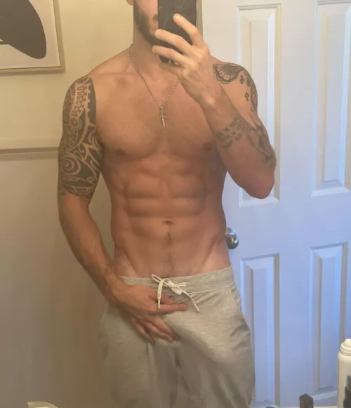 New here. How's my buldge?!