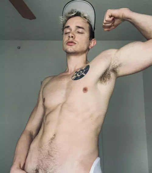 [28] YO bro looking for an older bro to chill with