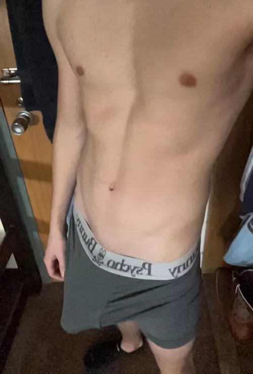 amazed this underwear can hold back 8in